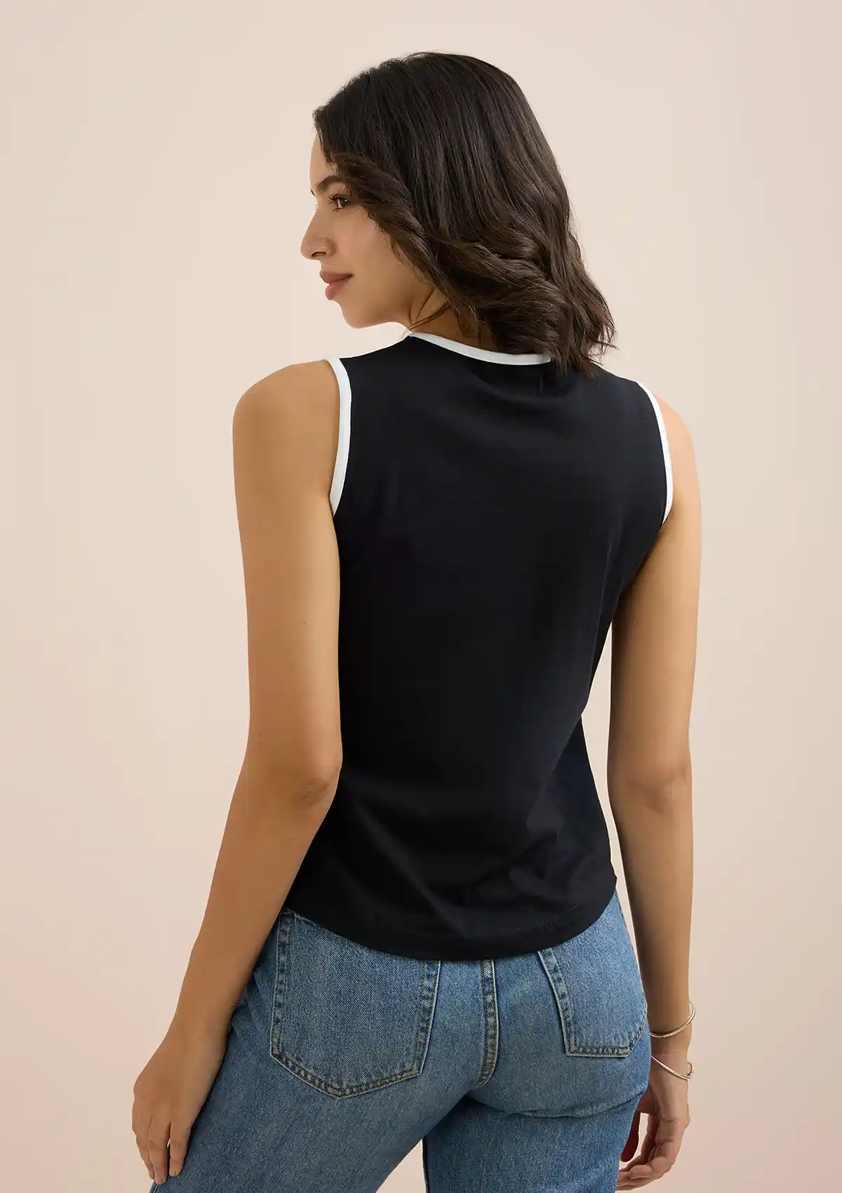 Black & White Sleeveless T-Shirt - Image 3