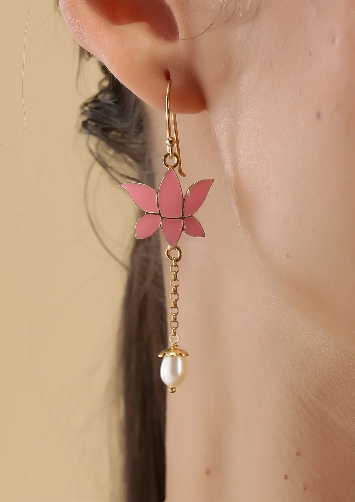 Gold Finish Silver Lotus Pendant Necklace with Earrings - Image 3