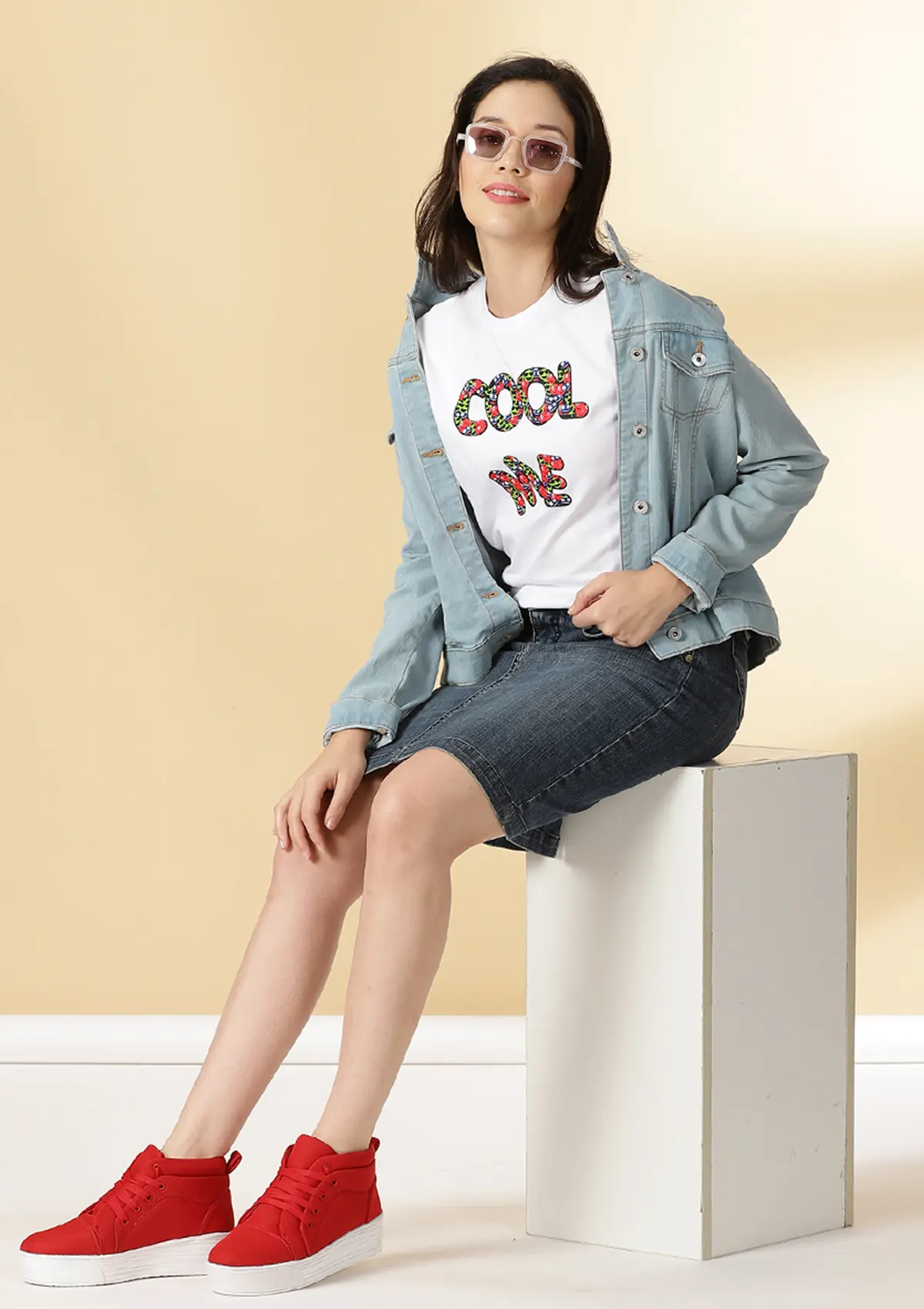 Graphic Print White T-shirt - Image 3