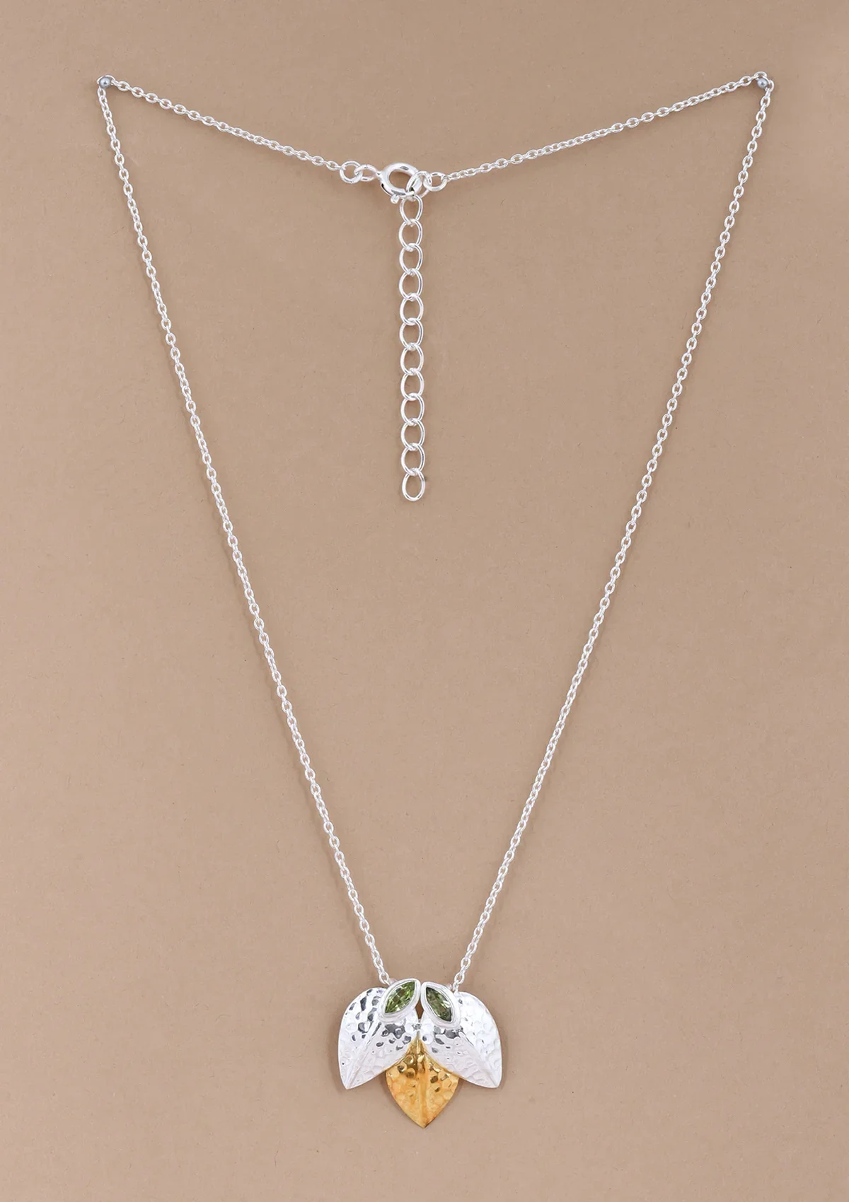 Hammered Silver Peridot studded Pendant Necklace - Image 3